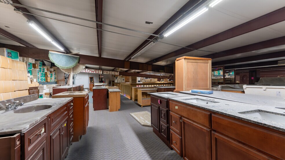 More Photos Of 19850 Houston Rd, Lebanon Showroom For Sale
