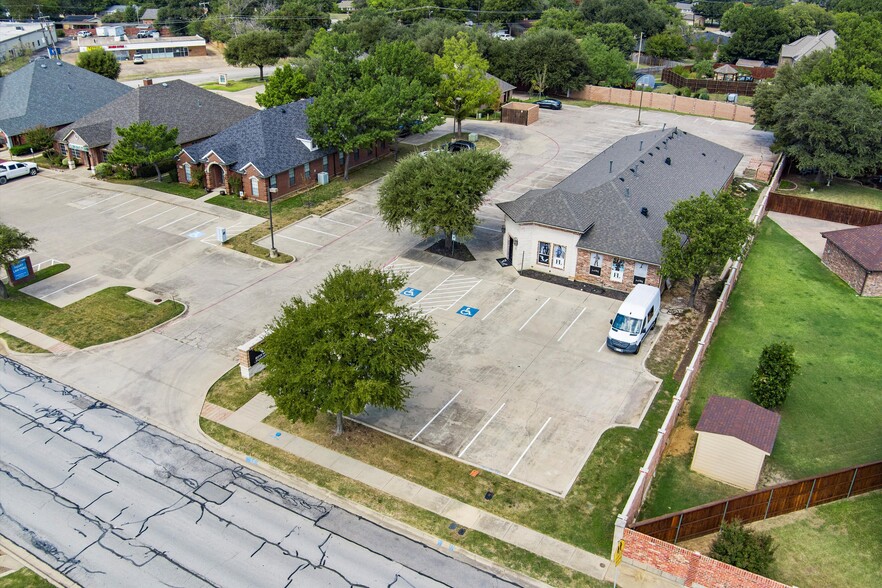 More Photos Of 450 W Harwood Rd, Hurst Freestanding For Sale