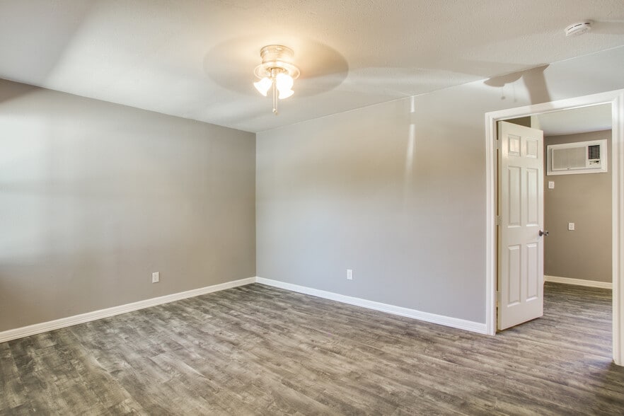 More Photos Of 4914 Kashmere St, Houston Apartments For Sale