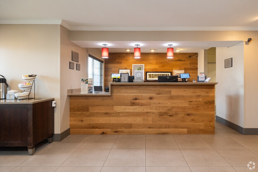 More Photos Of 541 W Dussel Dr, Maumee Hotel For Sale