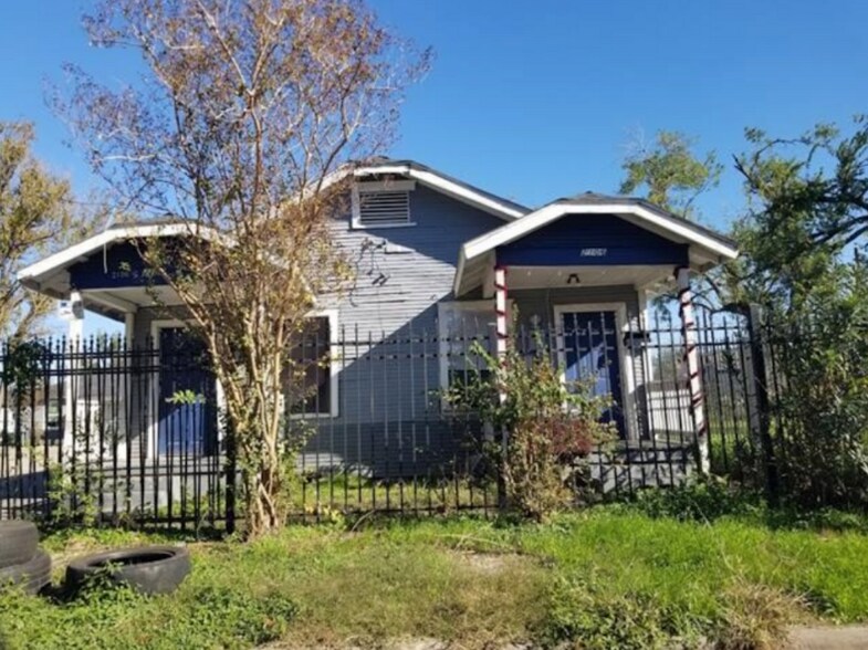 Primary Photo Of 2106 West St, Houston Apartments For Sale