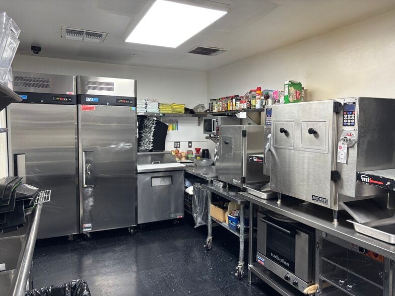 More Photos Of 4030 Coldwater Rd, Fort Wayne Bar For Sale