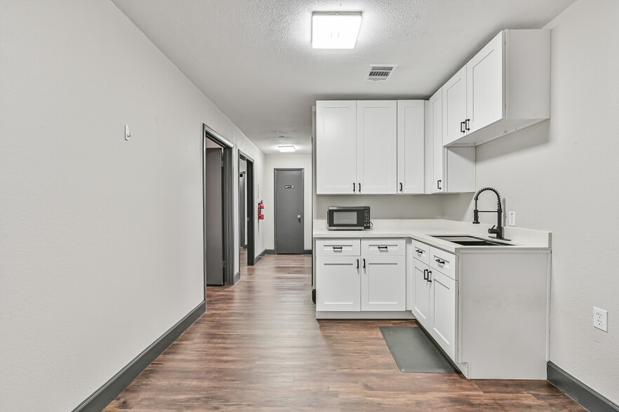 More Photos Of 512 N Friendswood Dr, Friendswood Office For Lease