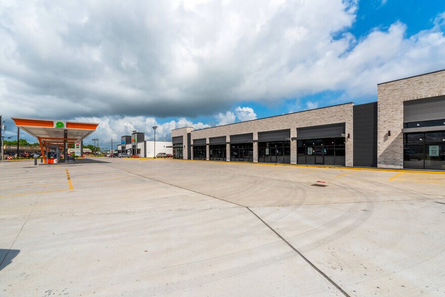 More Photos Of 7241 Lawndale St, Houston Storefront For Lease