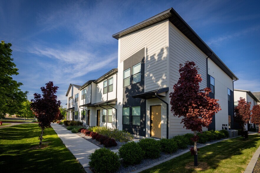 More Photos Of 220 N Spring Creek Pky, Providence Apartments For Sale