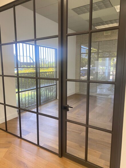 More Photos Of 510 Goetz Ave, Santa Ana Warehouse For Lease