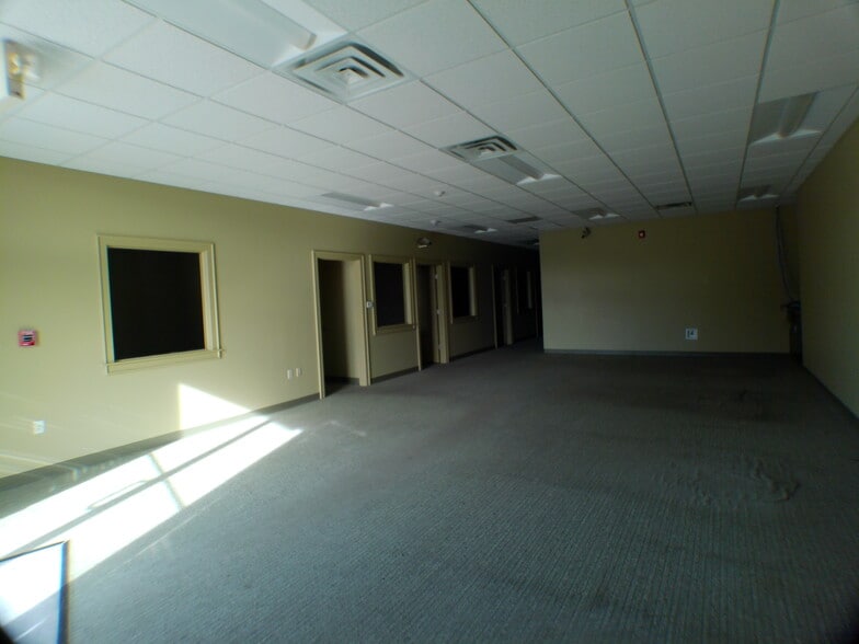 More Photos Of 3887 N Crossover Rd, Fayetteville Office For Lease