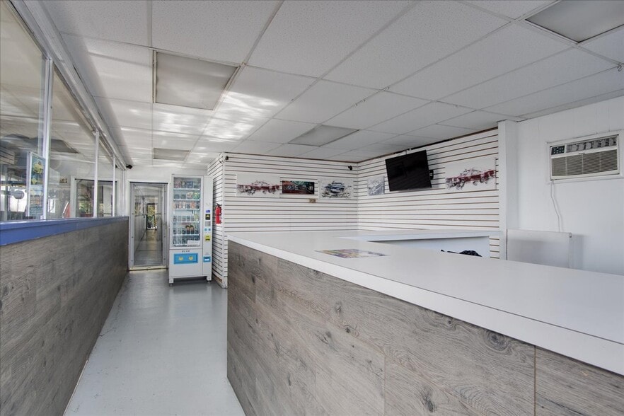 More Photos Of 1814 Rosemont Ave, Frederick Carwash For Lease