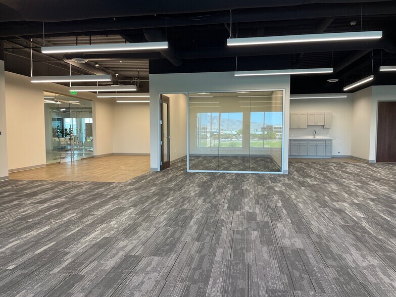 More Photos Of 2100 W Pleasant Grove Blvd, Pleasant Grove Office For Lease