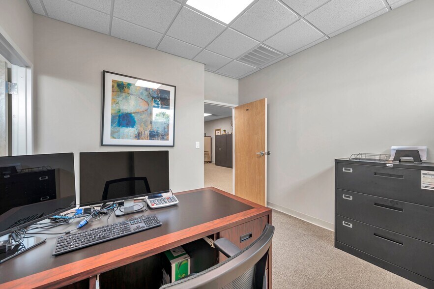 More Photos Of 2090 Sunnydale Blvd, Clearwater Manufacturing For Sale