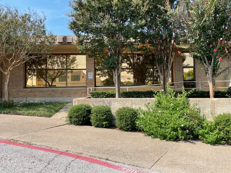 More Photos Of 5701 Maple Ave, Dallas Medical For Lease