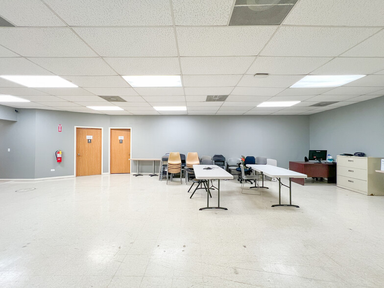 More Photos Of 5250 N Broadway St, Chicago Storefront For Lease