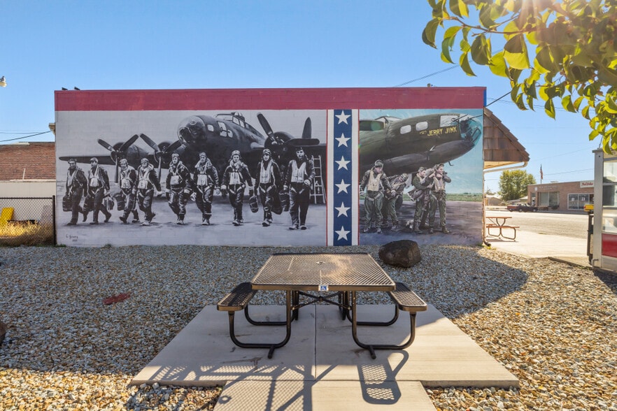 More Photos Of 2126 Broadway st, Malin Sports And Entertainment For Sale