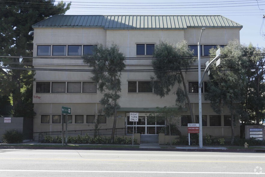 More Photos Of 3255 Cahuenga Blvd W, Los Angeles Office For Sale