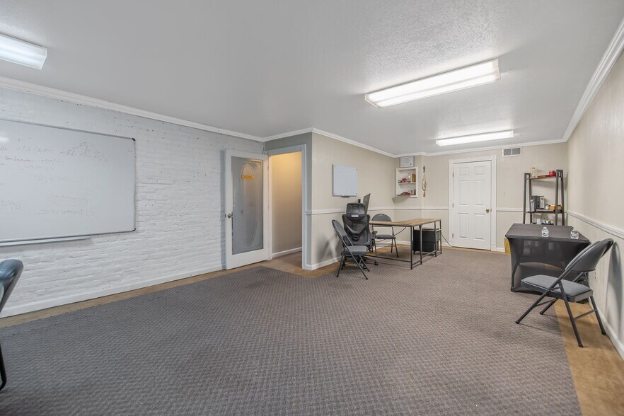 More Photos Of 143 E Tulare Ave, Tulare Storefront For Sale