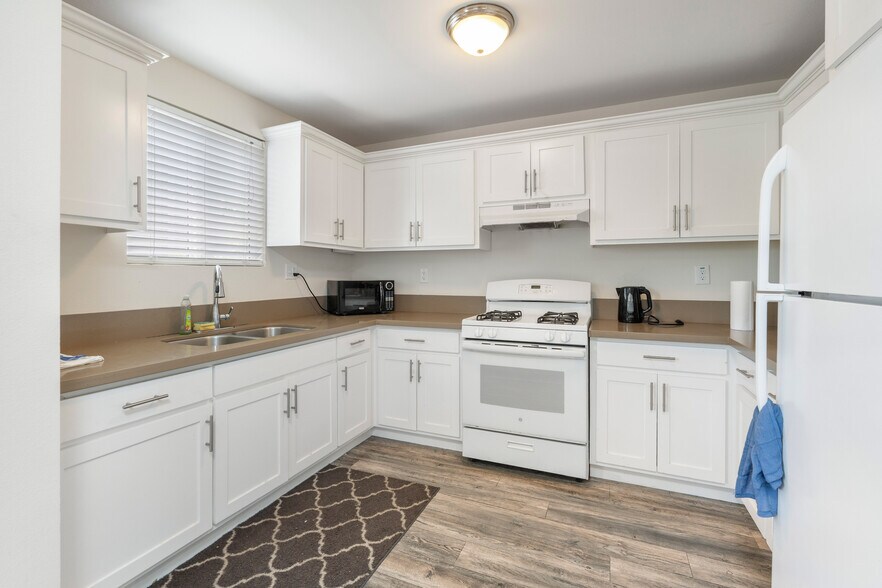 More Photos Of 2435 Lancaster Ave, Los Angeles Apartments For Sale