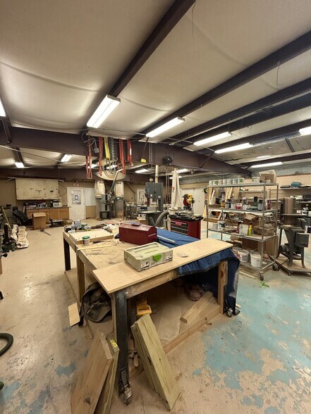 More Photos Of 145 N 13th St, Beaumont Industrial For Sale