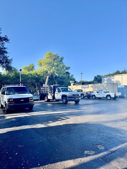 More Photos Of 4584 Mercantile Ave, Naples Warehouse For Sale