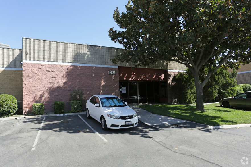 Primary Photo Of 1831 S Commercenter Dr W, San Bernardino Warehouse For Lease