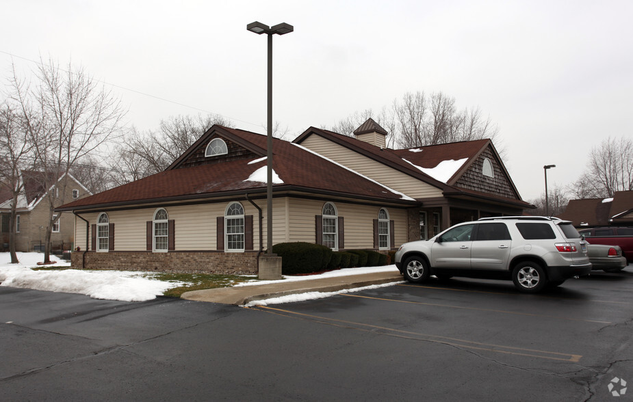 Primary Photo Of 30201 Dequindre Rd, Madison Heights Medical For Lease