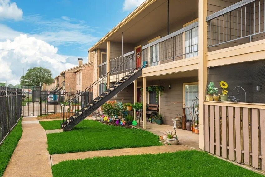 More Photos Of 9402 Synott Rd, Houston Apartments For Sale