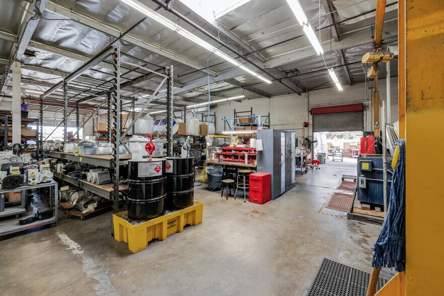 More Photos Of 1845 S Lewis St, Anaheim Manufacturing For Sale