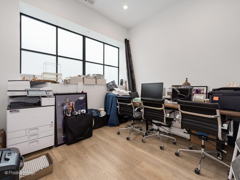 More Photos Of 2733 N Pulaski Rd, Chicago Showroom For Sale