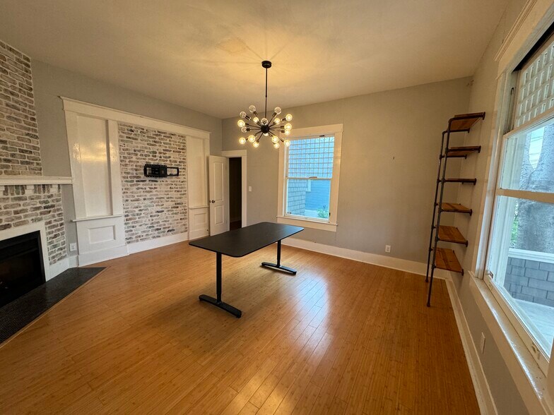 More Photos Of 801 E Quincy St, San Antonio Office Residential For Lease