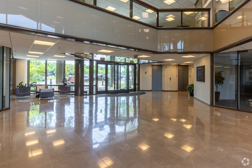 More Photos Of 1 Overlook Pt, Lincolnshire Unknown For Lease