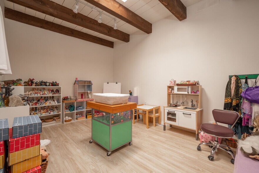 More Photos Of 1400 Maclovia Ln, Santa Fe Office Residential For Sale