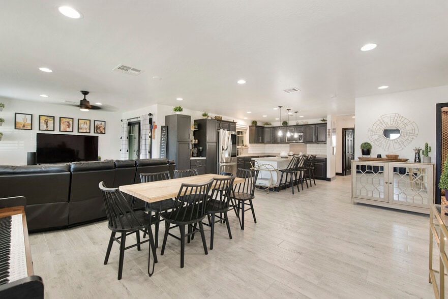 More Photos Of 8822 W Deer Valley Rd, Peoria Specialty For Sale