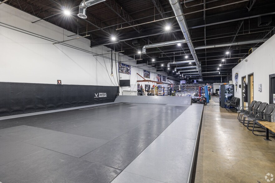 More Photos Of 2508-2520 Airport Rd, Colorado Springs General Retail For Sale