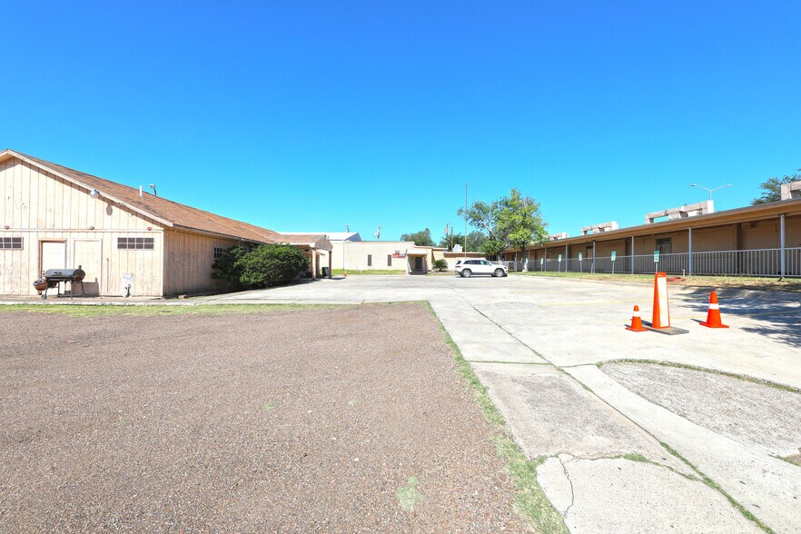 More Photos Of 1600 Clark Blvd, Laredo General Retail For Sale