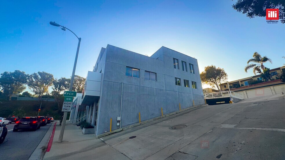 More Photos Of 28955 Pacific Coast Hwy, Malibu Storefront Retail Office For Sale