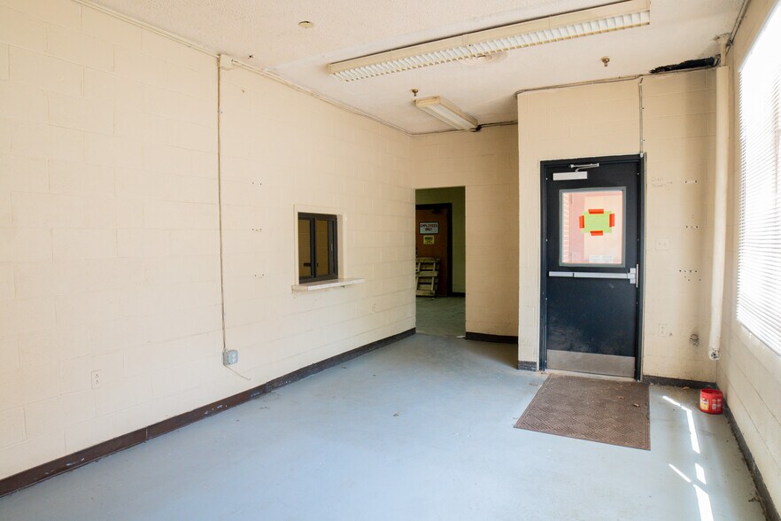 More Photos Of 521 S Market St, Galion Manufacturing For Sale