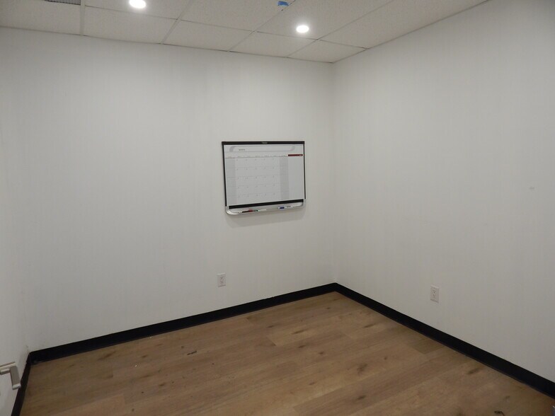 More Photos Of 168-178 Barton St, Hamilton Unknown For Lease