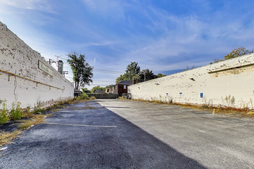 More Photos Of 2255 W 95th St, Chicago Freestanding For Lease