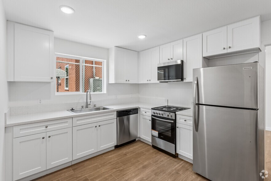 More Photos Of 833 W 84th St, Los Angeles Apartments For Sale