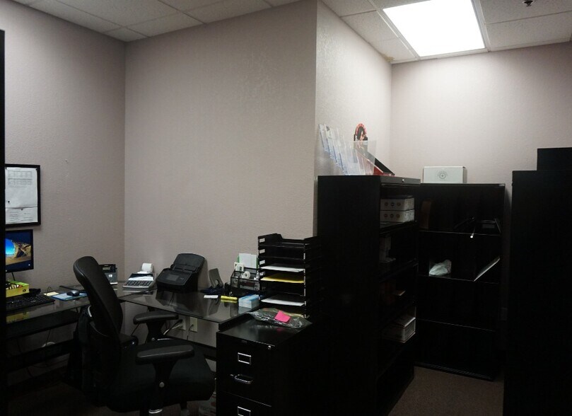 More Photos Of 9150 W Indian School Rd, Phoenix Medical For Sale