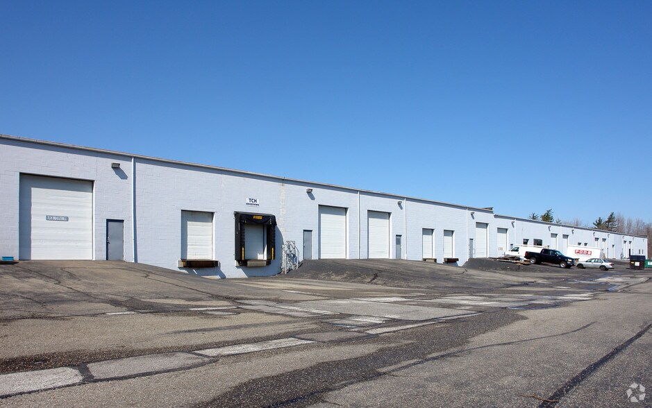 Primary Photo Of 2307 E Aurora Rd, Twinsburg Flex For Lease