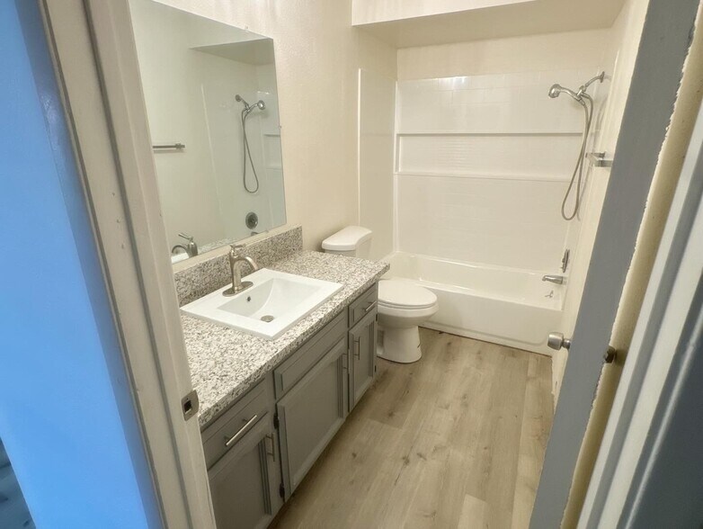 More Photos Of 7089 N Howard St, Fresno Apartments For Sale