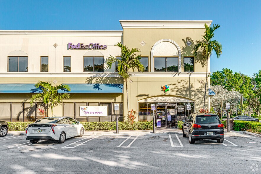 More Photos Of 1500-1548 Weston Rd, Weston Office For Lease