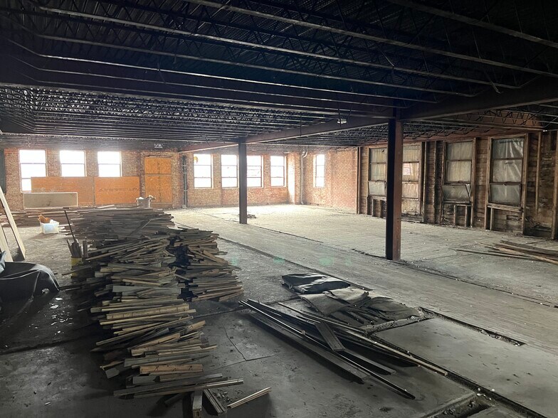 More Photos Of 237-245 Broad St, Kingsport Storefront For Sale