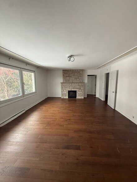 More Photos Of 8411 Russell Rd, Ottawa Flex For Sale