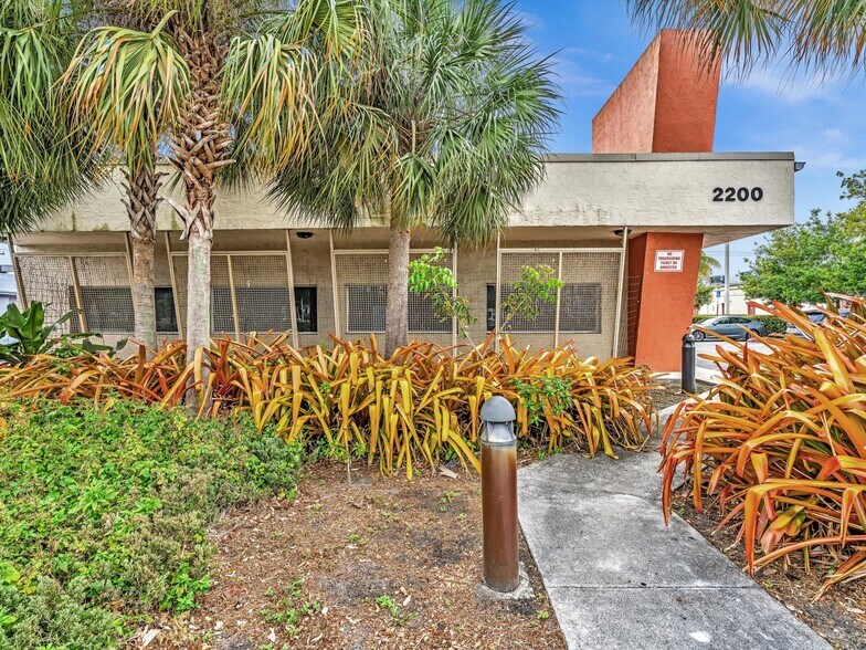 More Photos Of 2200 N University Dr, Sunrise Warehouse For Lease