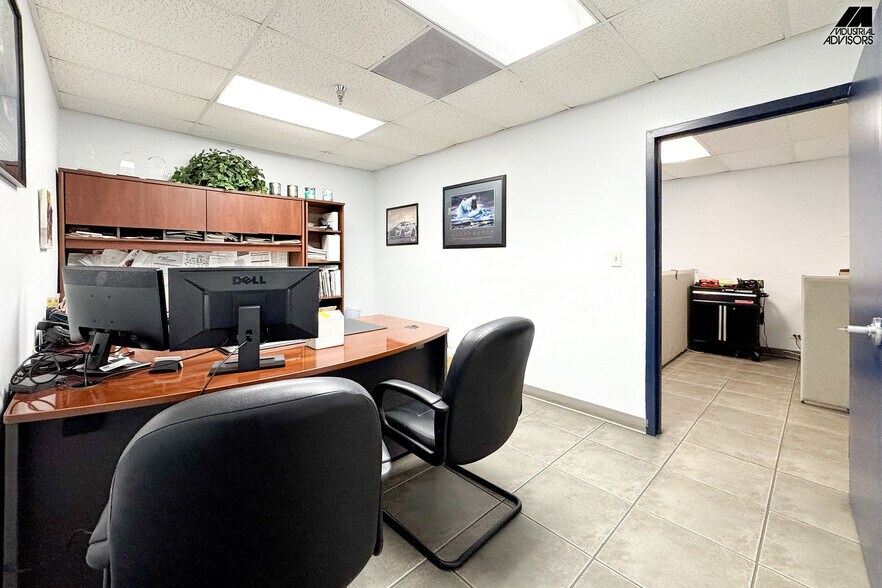 More Photos Of 1361-1363 NW 155th Dr, Miami Warehouse For Lease