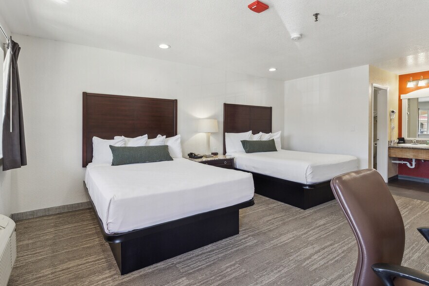 More Photos Of 5180 Jones St, Mariposa Hotel For Sale