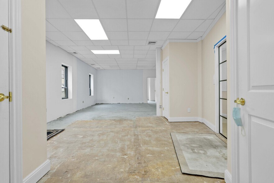 More Photos Of 50 School St, Glen Cove Office Residential For Sale