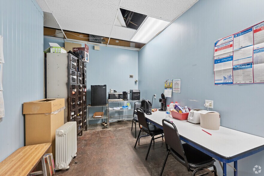 More Photos Of 3640 Delaware Ave, Tonawanda Supermarket For Sale