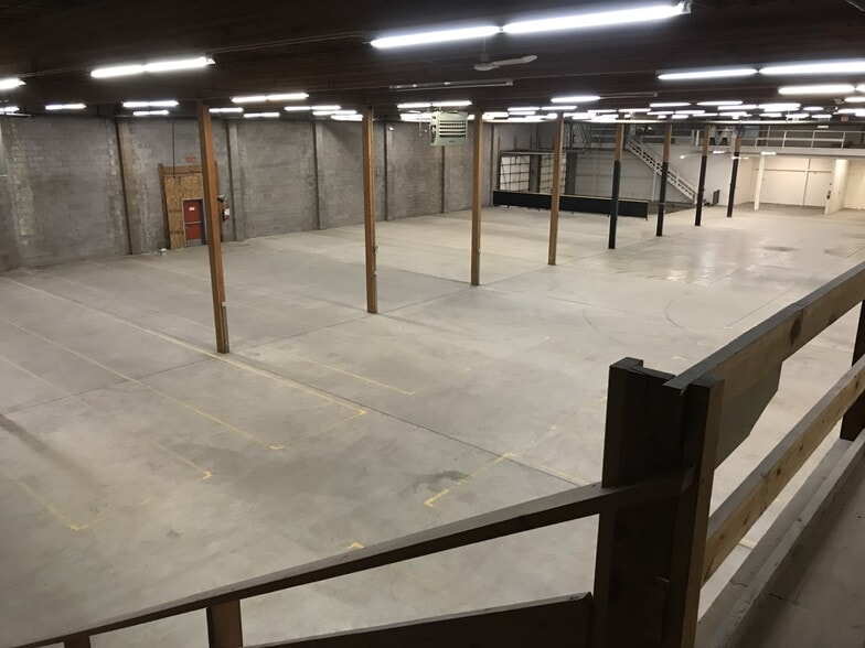 More Photos Of 901 9th St N, Great Falls Showroom For Sale